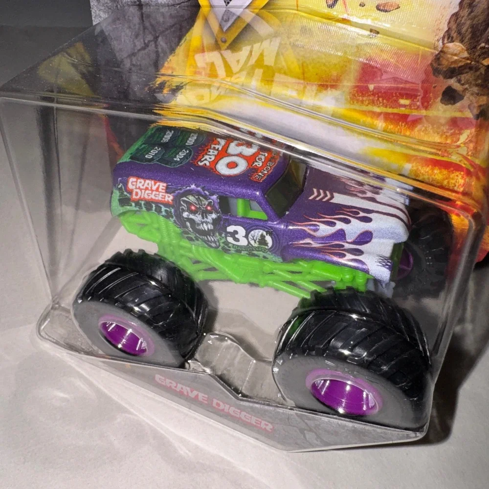 Monster Jam‎ Grave Digger 30th Anniversary 1:64 Die-Cast Monster Truck Series 01
